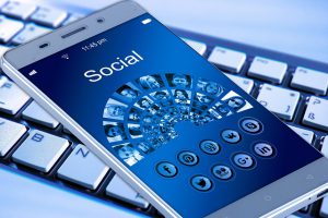 social media network - Hootsuite vs Buffer